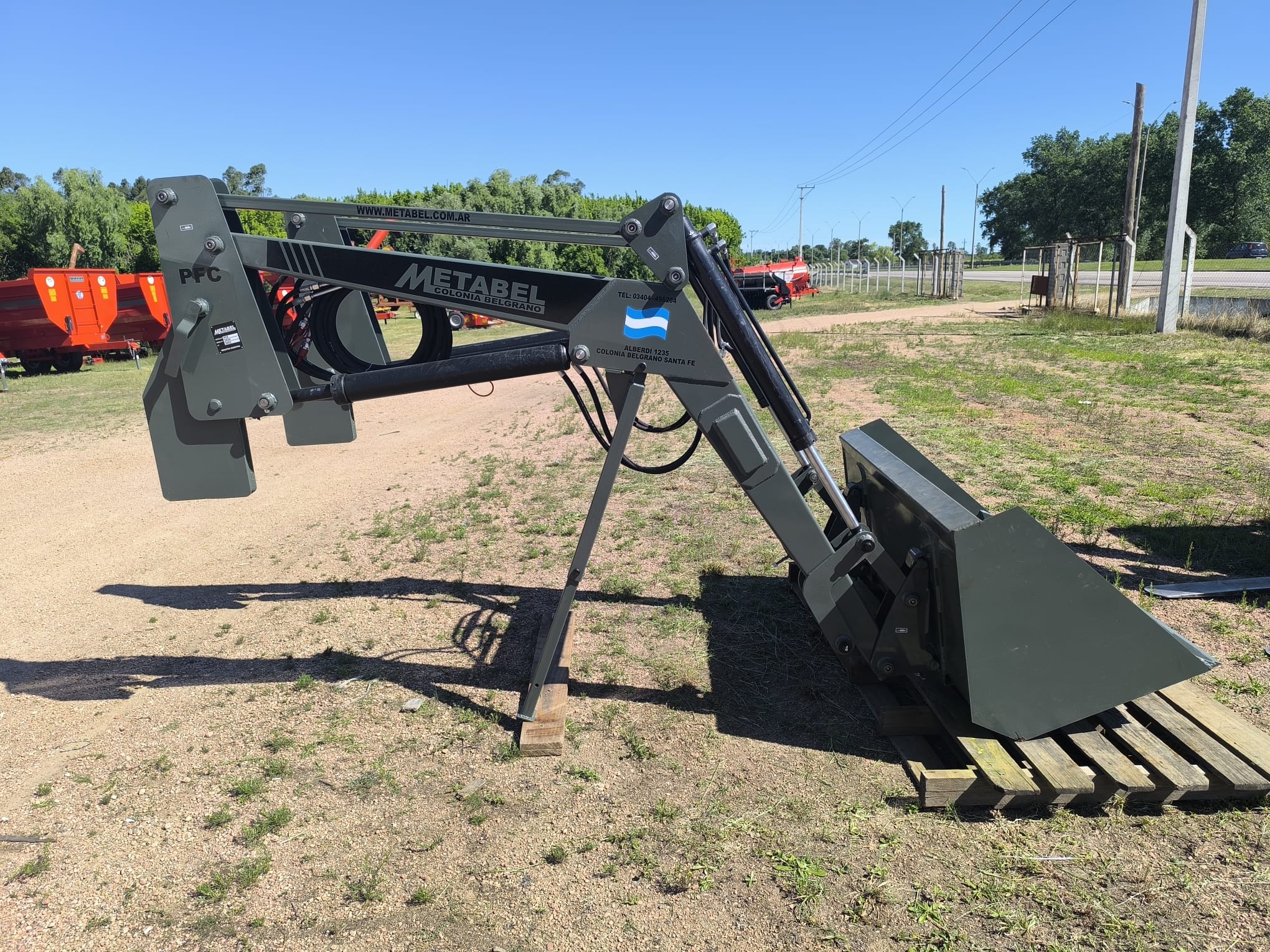 PALA FRONTAL MARCA METABEL 1200KG (ARGENTINA)