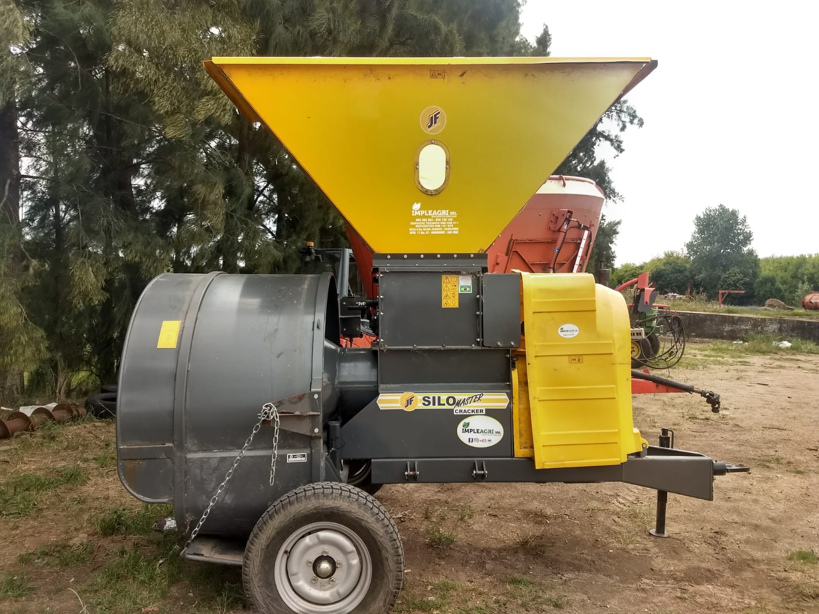 EMBOLSADORA JF MODELO SILO MASTER CRACKER